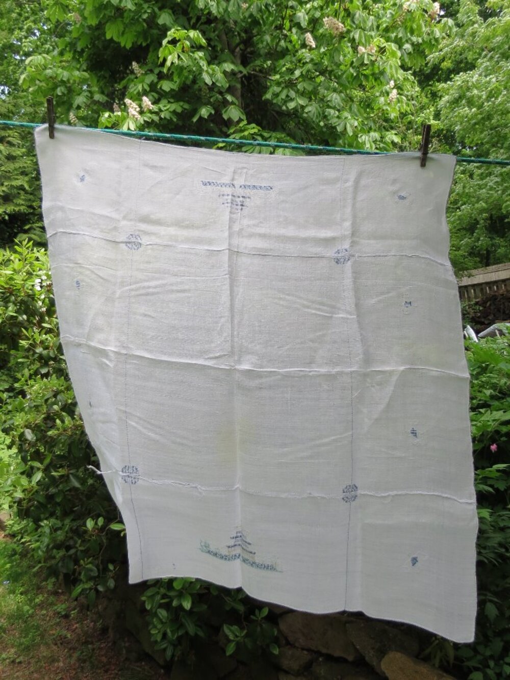 VINTAGE SHEER LINEN TABLECLOTH CENTERPIECE EMBROIDERY 34" x 36"